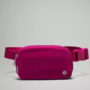 Lululemon Everywhere Belt Bag Wild Berry Magenta Crossbody EBB Bag Nwt